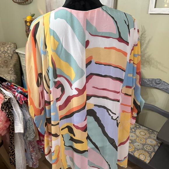 Entro Multicolor Abstract Blouse - Picture 2 of 2